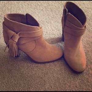 Vince Canute booties 5.5